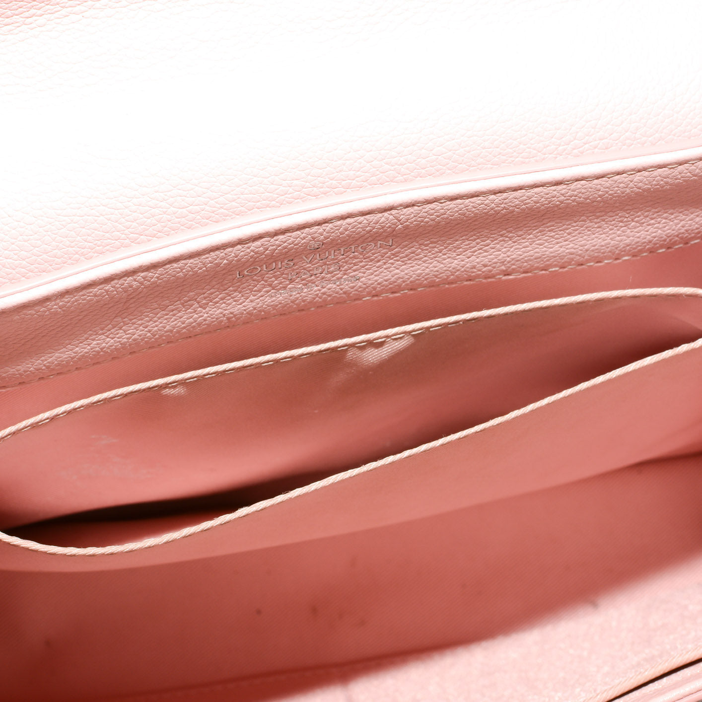 LOUIS VUITTON Leather Lockme II
